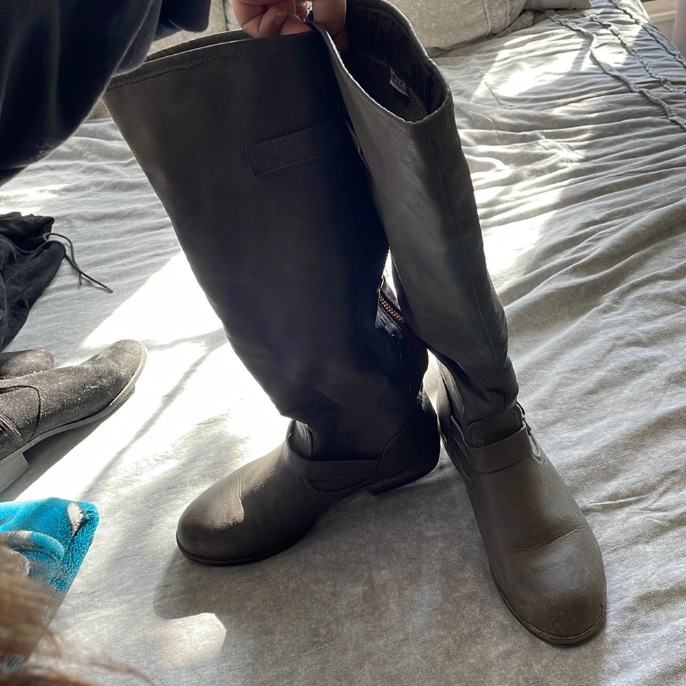 US10 Grey Knee-High boots